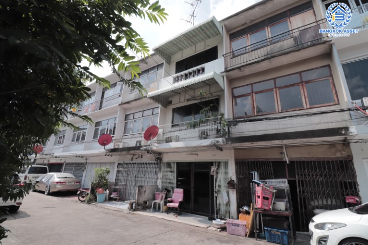 *****ทาวน์เฮ้าส์มือสองย่านกรุงเทพมหานคร ม.ประชาชื่น 36 ประชาชื่น บนเนื้อที่ 12 ตร.ว. ฟังก์ชัน 3 ห้องนอน 2 ห้องน้ำ 1 ที่จอดรถ บ้านหันทิศตะวันออกเฉียงใต้ ทำเลดี เดินทางง่าย ใกล้เดอะมอลล์ งามวงศ์วาน, ทางด่วน "ศรีรัช" และรถไฟฟ้าสายสีม่วง "สถานีบางซ่อน"...